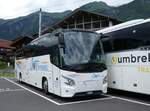 (276'480) - Joly Voyages, Les Breuleux - NE 138'178 - VDL am 7. Juni 2025 beim Bahnhof Brienz
