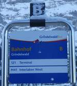 (270'318) - GrindelwaldBus-Haltestellenschild - Grindelwald, Bahnhof - am 29. Dezember 2024