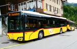 (279'483) . PostAuto Bern - BE 560'403/PID 11'936 - Solaris am 28. August 2025 beim Bahnhof Lauterbrunnen