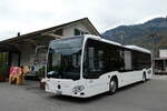 (281'522) - Intertours, Domdidier - Nr. 646/FR 300'646 - Mercedes am 16. Oktober 2025 beim Bahnhof Meiringen
