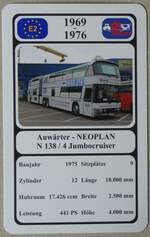 (276'488) - Quartett-Spielkarte mit Auwrter - NEOPLAN N 138 / 4 Jumbocruiser von 1975 am 8. Juni 2025 in Thun