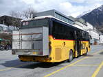 (272'812) - PostAuto Wallis - VS 445'911/PID 10'521 - Iveco am 11. Mrz 2025 beim Bahnhof Brig