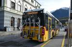 (281'697) - PostAuto Wallis - VS 565'809/PID 11'975 - eMercedes am 21. Oktober 2025 beim Bahnhof Brig