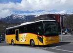 (272'797) - PostAuto Wallis - Nr. 8/VS 355'170/PID 11'765 - Iveco am 11. Mrz 2025 beim Bahnhof Sion