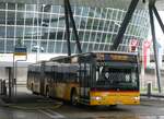 (273'422) - PostAuto Zrich - Nr. 275/ZH 633'497/PID 5402 - Mercedes am 29. Mrz 2025 in Zrich-Flughafen