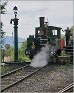 Nachdem die BDF HG 3/4 N° 3 der Blonay - Chamby Bahn aus der Revision von Meningen zur BC zurückgekehrt ist, hat sie von der SEG G 2 2/2 105 die Hauptlast der Dampfzüge übernommen. Doch hin und wieder wird auch die LEB G 3/3 N° 5 (Baujahr 1890) eingesetzt, so an diesem Augusttag. Die LEB G 3/3 N° 5 in der Lokbehandlung von Chaulin, wo sie für die nächste Fahrt nach Blonay vorbereitet wird. 4. Augst 2024