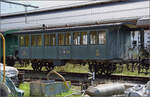 150 Jahre Tsstalbahn.

Der ehemalige Sihltalbahnwagen darf leider beim Jubilum nicht mitmachen und steht schmollend im Depot Bauma. Er trgt die Nummer C 105 und war von der Sihlthalbahn als C 26 beschafft worden. Er wurde vermutlich 1898 von der SIG in Neuhausen gebaut. September 2025.