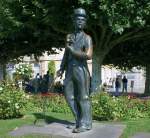 Das lange Warten hat sich gelohnt: Nun hat auch Charlie Chaplin den Weg auf diese Seite gefunden.
(28.08.2009) 