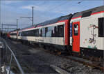 Der von Re 460 014 'Val de Trient' gezogene Messzug in Mittelh�usern. Im Bild der Infrastrukturdiagnosewagen X 99 85 93-61 247-1 CH-SBBI. Januar 2026.
