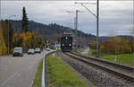 Sonderfahrt mit Be 4/4 102 der Emmentalbahn nach Brugg. 

Ausfahrt aus Madiswil. November 2025.