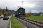 Sonderfahrt mit Be 4/4 102 der Emmentalbahn nach Brugg. 

Ausfahrt aus Madiswil. November 2025.