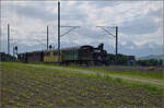 150 Jahre Emmentalbahn. 

Ed 3/4 51 der Bern-Schwarzenburg-Bahn mit einem Sonderzug nach Worb überraschte durchaus. Durch einen RE ausgebremst gab es in Trimstein eine zweite Chance, wobei diesmal eine Fotowolke überraschte. Mai 2025.