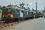 Ein  Münster -Pendel wartet in Beinwil am See auf die Abfahrt nach Beromünster. Noch im Bahnhof selbst, nach ein paar hundert Meter Fahrt, erfolgt eine Spitzkehre, bevor dann der De 4/4 diese typische  Münster-Pendel  Komposition nach Beromünster ziehen wird.

Analogbild vom 4. Juli 1984 

