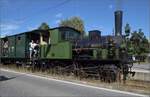 E 3/3 'Beinwyl' der Seethalbahn mit dem SBB-Gepäckwagen F 16847 und dem EW I der BLS A 801 in Ballwil. September 2024.