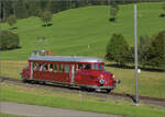 150 Jahre Tösstalbahn.

RCe 2/4 607 war an den beiden Festtagen dafür zuständig, eine Runde über die Kempttalbahn für die Fahrgäste zu vervollständigen. Am Abend fuhr der Rote Pfeil zur Übernachtung über die Uerikon-Bauma-Bahn nach Bauma. Hier in Bussenthal, September 2025.