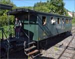 150 Jahre Tsstalbahn.

Der Wagen der Jura Neuchteloise wurde bereits 1886 von der SIG Neuhausen geliefert und ging nach 15 Jahren mit der gesamten Bahn in die SBB ber. Dort war er rekordverdchtig lang in Betrieb, nmlich von 1901 bis 1974. Anschliessend ging es zur DVZO, in deren Besitz er 1983 berging. Er fhrt am Jublium der Tsstalbahn im Zug mit Ed 3/3 401 mit. Bretswil, September 2025.