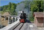 Von besonderem Interesse war zum Beginn der neuen Saison der fertig restaurierte Baye de Clarens Viadukt: Um dem Bergdruck Rechnung zu tragen wurde der westlichste Teil des Viaduktes neu erstellt. Damit verliert der Viadukt zwar optisch etwas von seiner alten Schönheit, doch dies war unumgänglich um überhaupt noch den Betrieb aufrecht zu erhalten. Und somit kann die mehrjährige Sanierung sicher als Erfolg gewertet werden. Im Bild die SEG G 2x 2/2 105 der Blonay Chamby Bahn bei Vers chez Robert mit ihrem kurzen Reisezug auf der Fahrt in Richtung Chamby.

11. Mai 2025