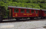 Der zweiachsige Personenwagen B 2210 der Dampfbahn Furka-Bergstrecke aus dem Jahr 1914 stammt ursprnglich von der Brig-Furka-Disentis-Bahn. Gletsch, Juli 2024.