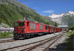 HGm 4/4 62 von der MGB ist durch die DFB gemietet und fährt Personenzüge und Löschzüge. Gletsch, Juli 2024.