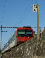 Noch 15,6 Kilometer bis Lausanne. Eine Kilometer (oder Hektometer) -Tafel, wie sie alle hundert Meter alle Bahnstrecken der Schweiz zieren. Diese hier steht kurz nach Vevey, auf der Strecke Brig - Lausanne. 
Dez. 2008
