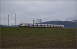 RABe 523 014 talwärts bei Arnex-sur-Orbe. Dezember 2025.