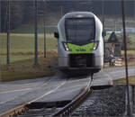 RABe 528 228 bei der Schwarzwasserbrücke. Januar 2026.
