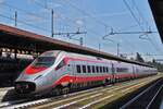 Pendolino ETR 610 (Astro),von Trenitalia, kommt am Bahnsteig in Verona Porta Nuova zum stehen. 09.05.2025