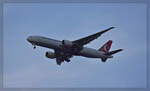 TC-LJT, eine Boing 777F von Turkish Cargo schwebt nach Frankfurt Flughafen ein. Neu-Isenburg, Juli 2024.