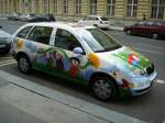 Skoda Fabia 1  Zdravotni Klaun  bersetzt:  Gesundheitsclown . Aufgenommen whrend eines Prag-Urlaubes im Juni 2009. Ich wrde mich freuen, wenn ihr auch meine Skoda-Modellauto-Homepage auf www.skoda-modelle.de besucht.
