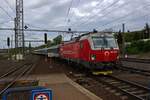 Wie in Tschechien beschafft auch die slowakische Staatsbahn ŽSSK Vectron-Lokomotiven fr den internationalen Schnellzugdienst. 383 106 erreicht am 23.04.24 mit EC 124 aus Puchov Praha-Libeň und hat damit den grten Teil der Reise hinter sich.