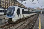 Im Euskotren Bahnhof von Donostia Armada / San Sebastian Aramda hat fast jedes Gleis zwei Bahnsteige, doch hier konnte der CFA Serie 900 Euskotren Triebzüge 922 ohne diese  Hinderniss  fotogrefiert werden.

17. April 2024 