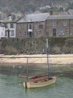 Das ist eines meiner Lieblingsfotos - obwohl ich mir damals besseres Wetter gewnscht htte: Aber der niedergedrckt Rauch und die dumpfen, diskreten Farben vermitteln eine Schlechtwetterstimmung  bei der man lieber im Pub sitzt...
(Foto: Stefan) 
April 2008