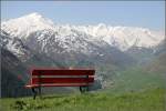 Bank mit Aussicht: Blick von Ntschen ins Urserental. 23.05.2008 (Matthias)