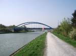 Der Datteln-Hamm Kanal in Bergkamen, im Hintergrund sieht man die Marina Rnthe.