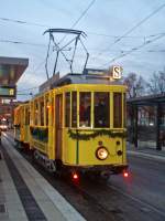 Der HTw 24 mit dem HBw 13 ist am 1.12 .07 an der Haltestelle Stadthalle.