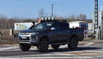 Mitsubishi L200 Pickup in toller Version am 20.03.25 Höhe Bahnübergang Bahnhof Rodleben.  