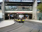 Niederflurwagen in Doppeltraktion am neuen Hauptbahnhof, Erfurt Oktiber 2009