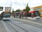 Umsteigen zwischen Strassenbahn und Bus an der umgebauten Haltestelle Rieth, Erfurt Oktober 2009