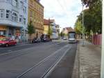 Stadteinwrts fahrender Combino in der Magdeburger Allee, Erfurt Oktober 2009