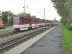 Stadteinwrts fahrender TATRA-Dreierzug der Linie 3, Erfurt Oktober 2009