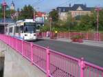 Niederflurbahn auf einer Brcke ber die Saale, Jena 2006