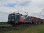 BR 383 001-5 mit Containern durch Dedensen-Gmmer Richtung Wunstorf. 17.Mai 2025