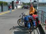 Unsere Tra-Bi Tour (Velotour von Travemnde nach Binz) begann recht gemtlich: Wir setzten ohne eigne Anstrengung mit der Priwal-Fhre ber die Trave.
(Mai 2006)