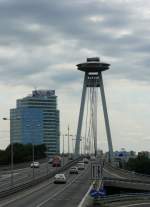 Tolle UFO Brucke ber der Donau. 