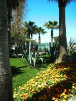 Park vor einem Hotel