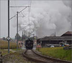 Das letzte Mal daheim in Schwarzenburg. 

BSB Ed 3/4 51 auf ihrer Heimstrecke, bevor sie wegen ETCS ein Hausverbot bekommt. Am Hälfeberg bei Lanzenhäusern zeigt sie, was in ihr steckt. Oktober 2025.
