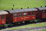Der zweiachsige Personenwagen B 2210 der Dampfbahn Furka-Bergstrecke aus dem Jahr 1914 stammt ursprnglich von der Brig-Furka-Disentis-Bahn. Oberwald, August 2025.