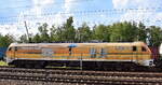 RCL - Rail Cargo Logistics - Germany GmbH, Frankfurt (Main) [D] mit der von LTE untervermieteten geleasten ELP Eurodual Lok  2159 256-7  [NVR-Nummer: 90 80 2159 256-7 D-ELP] und einem Knickkesselwagenzug für Kreideschlamm pausiert im Bahnhof Schönefeld b. Berlin am 27.08.25