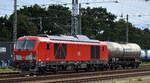 DB Cargo AG, Mainz [D] mit ihrer Vectron Dual Mode Light lok  249 029  [NVR-Nummer: 90 80 2249 029-0 D-DB] beim Umsetzen mit einem Kesselwagen am 10.09.25 Höhe Bahnhof Ruhland.